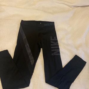 Black Nike leggings
